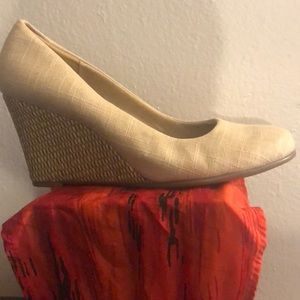 Aerosoles heel rest wedge shoes
